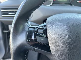 Peugeot 308 SW 1.2 PureTech Blue Lease Premium picture 16