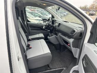 Toyota ProAce Shuttle 1.5 D-4D Cool Comfort Medium 9 personen Incl BTW. picture 11