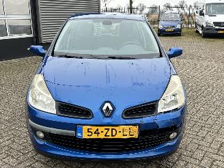 Renault Clio 1.6-16V Dynamique S Automaat picture 8