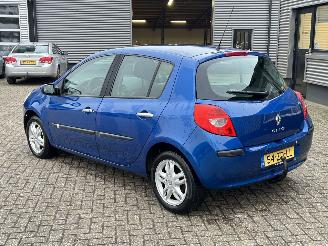 Renault Clio 1.6-16V Dynamique S Automaat picture 3
