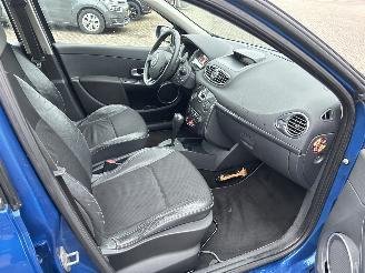 Renault Clio 1.6-16V Dynamique S Automaat picture 11