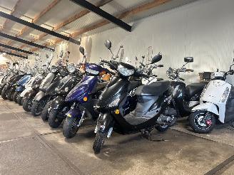 skadebil bromfiets Overige  Partij 53 scooters 2026/1