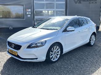 skadebil auto Volvo V-40 1.6 T2 Summum 2014/7