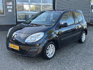 damaged passenger cars Renault Twingo 1.2 Night & Day 2009/6