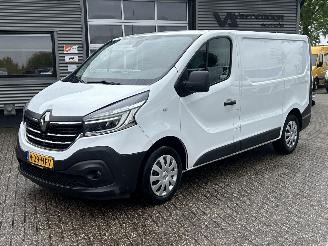 krockskadad bil bedrijf Renault Trafic 2.0 dCi 120 T29 L1H1 Comfort 2020/10
