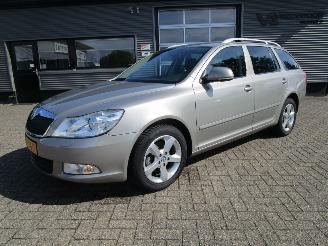krockskadad bil auto Skoda Octavia Combi 1.2 TSI Elegance 2012/1