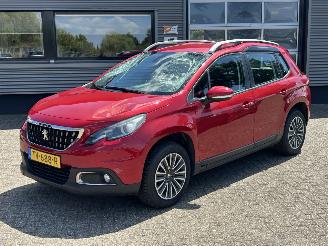 Unfallwagen Peugeot 2008 1.2 PureTech Blue Lion 2018/10