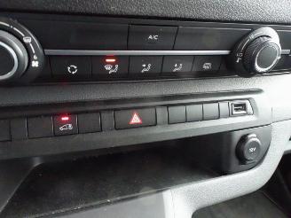 Peugeot Expert 2.0 BlueHDI 180 Standard Premium 3 zits airco 180 pk automaat picture 7