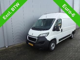 skadebil auto Peugeot Boxer 335 2.2 BlueHDi 140 L2H2 Premium LET OP 1 E VERSNELING STUK WEL GEWOON RIJDBAAR !!!!!! 2020/8