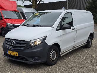 krockskadad bil bedrijf Mercedes Vito  2017/10