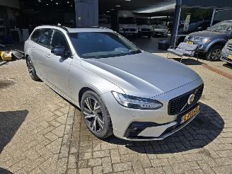 damaged passenger cars Volvo V-90 2.0 B4 R-Design Motor Problem 2021/6