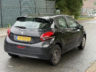 Peugeot 208  picture 4