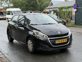 Peugeot 208  picture 2
