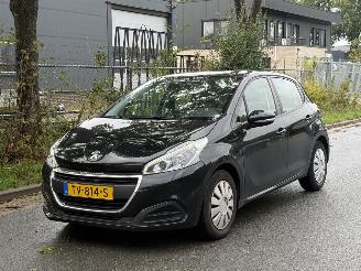 Vaurioauto  passenger cars Peugeot 208  2018/10