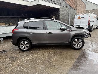 Peugeot 2008 1.2 PureTech Style (SUV 5-dr.) picture 4