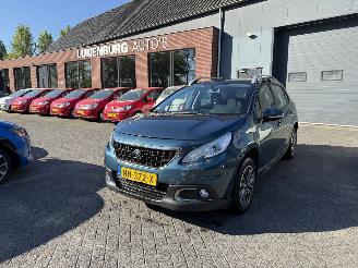 krockskadad bil auto Peugeot 2008 1.2 PureTech AUTOMAAT PANORAMDAK  Blue Lion (SUV 5-dr.) 2017/2