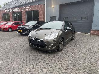 uszkodzony samochody osobowe Citroën DS3 1.2 VTi So Chic (Hatchback 3-dr.) 2013/10