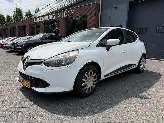 Voiture accidenté Renault Clio 1.2 16V  AIRCO NAVIGATIE  (Hatchback 5-dr.) 2014/4