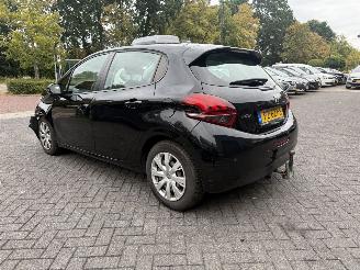 Peugeot 208 1.6 BlueHDi Active (Hatchback 5-dr.) picture 6