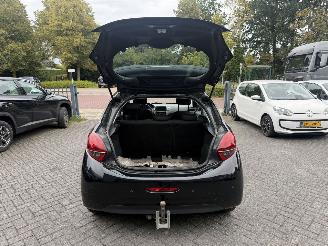 Peugeot 208 1.6 BlueHDi Active (Hatchback 5-dr.) picture 11