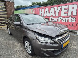 Vaurioauto  passenger cars Peugeot 308 1.6 BlueHDI Blue Lease Executive 2014/7