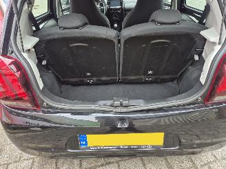Peugeot 108 1.0 e-VTI Allure Key Less picture 7