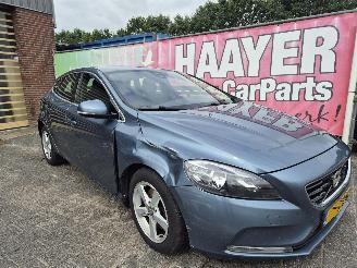 Volvo V-40 1.6 T3 momentum picture 1