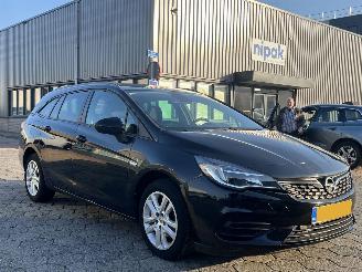 Opel Astra Sports Tourer 1.2 Edition picture 3