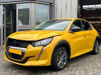 Voiture accidenté Peugeot e-208 EV Allure Pack 50 kWh 2022/4