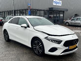 skadebil auto Mercedes A-klasse 180 Star Edition AUTOMAAT 2024/1