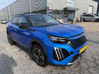 skadebil auto Peugeot 2008 1.2 Hybrid 136 GT 2024/9