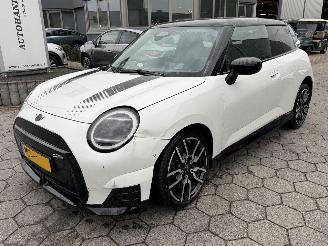skadebil auto Mini Cooper SE John Cooper Works M 54.2 kWh 2025/9