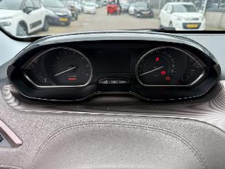 Peugeot 2008 1.2 PureTech Féline picture 20