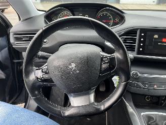 Peugeot 308 SW 1.2 PureTech Allure picture 17