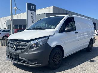 krockskadad bil bedrijf Mercedes Vito 111 CDI Lang Bestelauto van het Jaar editie 2018/11