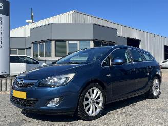 Vaurioauto  passenger cars Opel Astra Sports Tourer 1.6 Turbo Sport 2011/1