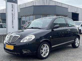 krockskadad bil auto Lancia Ypsilon 1.2 Argento 2009/1