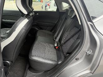 Renault Captur 1.6 E-Tech Hybrid 145 Intens picture 10