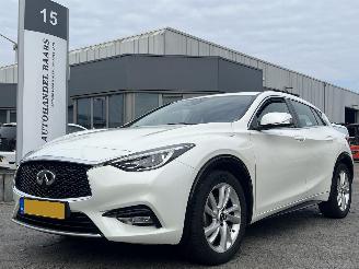 Damaged car Infiniti Q30 1.6t Premium 2016/3