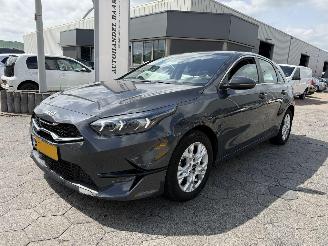 Schadeauto Kia Ceed 1.0 T-GDi DynamicLine 2022/9