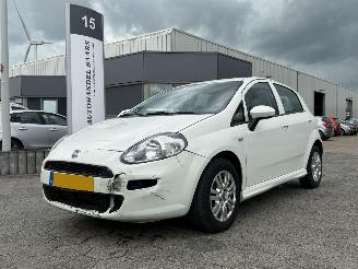 Vaurioauto  passenger cars Fiat Punto 0.9 TwinAir Street 2015/10