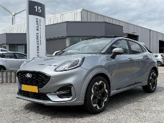 Vaurioauto  passenger cars Ford Puma 1.0 EcoBoost Hybrid PANO AUTOMAAT 2024/12