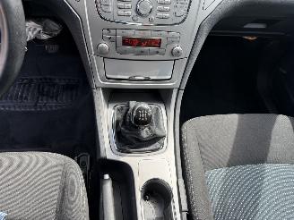 Ford Mondeo 1.6-16V Trend picture 21
