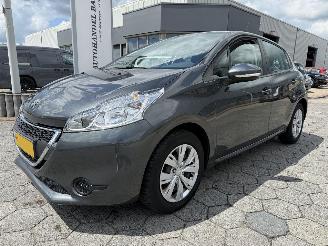 krockskadad bil auto Peugeot 208 1.0 PureTech Access 2015/3