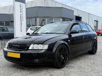 uszkodzony samochody osobowe Audi A4 Avant 2.0 2004/3