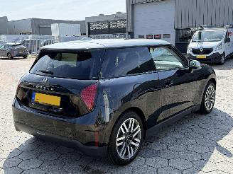 Mini Cooper Cooper E Classic L 40.7 kWh PANO AUTOMAAT picture 4