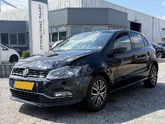krockskadad bil auto Volkswagen Polo 1.2 TSI Highline AUTOMAAT 2016/9