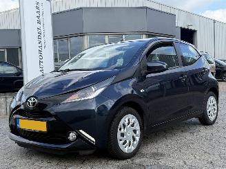 Schadeauto Toyota Aygo 1.0 VVT-i x-nav 2018/6