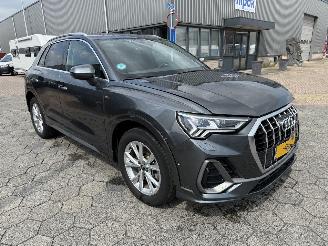 krockskadad bil auto Audi Q3 45 TFSI e S edition 2023/4
