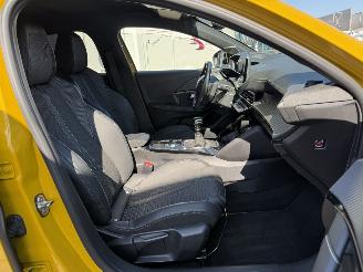 Peugeot 208 1.2 PureTech GT picture 18